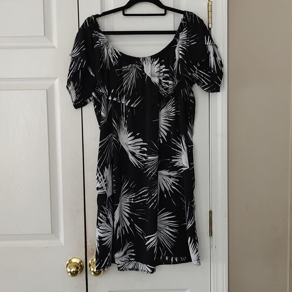 La Blanca black white off the shoulder dress Sz L NWOT